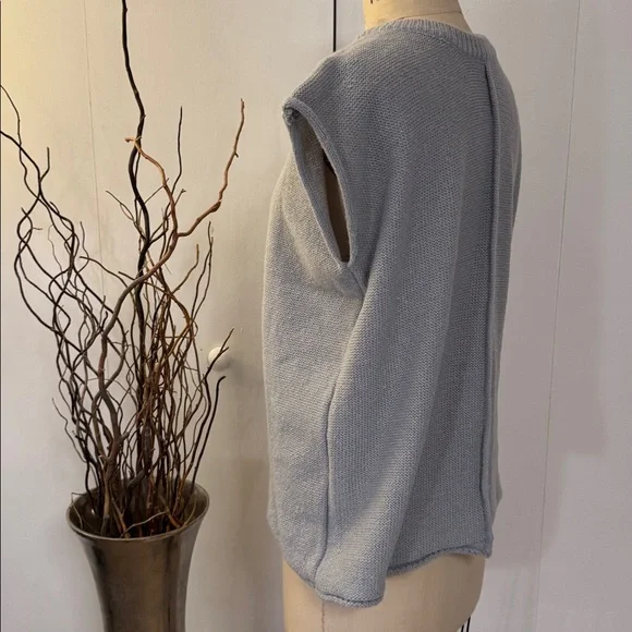 Gray Sleeveless Knit Top - Picture 3 of 5